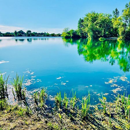 Maison Avec Acces Au Lac Izon المظهر الخارجي الصورة
